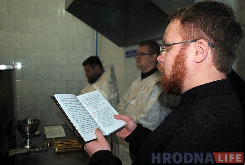 Напярэдадні Вадохрышча святары асвяцілі ў Парэччы 15 тысяч бутэлек вады Напярэдадні Вадохрышча святары асвяцілі ў Парэччы 15 тысяч бутэлек вады