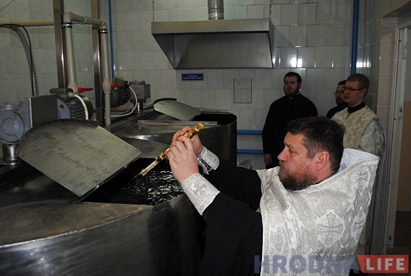 Напярэдадні Вадохрышча святары асвяцілі ў Парэччы 15 тысяч бутэлек вады Напярэдадні Вадохрышча святары асвяцілі ў Парэччы 15 тысяч бутэлек вады