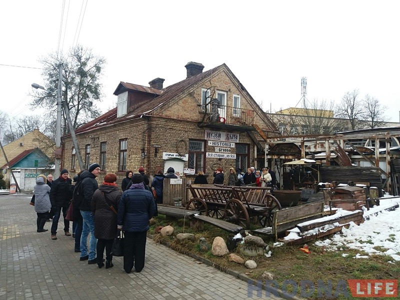 Вялiкая група бязвізавых турыстаў наведала музей Януша Парулiса Вялiкая група бязвізавых турыстаў наведала музей Януша Парулiса