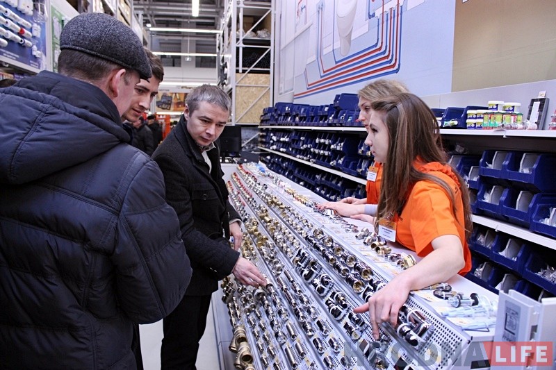 Фотарэпартаж: Самы буйны будаўнічы гіпермаркет Беларусі адкрылі ў Гродне Фотарэпартаж: Самы буйны будаўнічы гіпермаркет Беларусі адкрылі ў Гродне