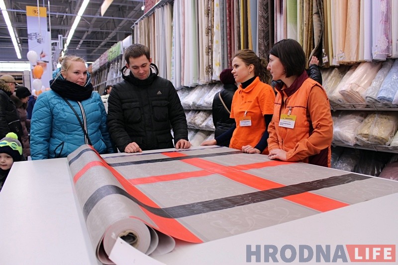 Фотарэпартаж: Самы буйны будаўнічы гіпермаркет Беларусі адкрылі ў Гродне Фотарэпартаж: Самы буйны будаўнічы гіпермаркет Беларусі адкрылі ў Гродне