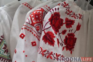 “Беларусы хочуць быць беларусамі”. Вышыванку ў Гродне можна набыць у “Хаце мастака”