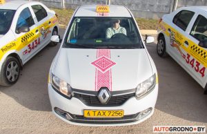 У Гродне з'явілася таксі "Выдатнае" - з беларускай мовай і вышыванкамі на машынах