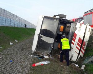 Турыстычны аўтобус на гродзенскіх нумарах перакуліўся паміж Лоддзю і Варшавай. 18 чалавек параненыя Турыстычны аўтобус на гродзенскіх нумарах перакуліўся паміж Лоддзю і Варшавай. 18 чалавек параненыя