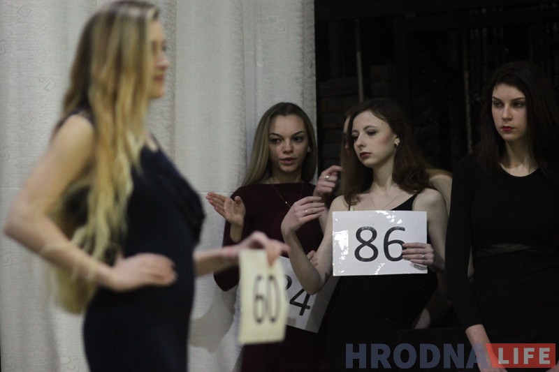 Прыгажуні ў сукенках і ў купальніках: кастынг “Міс Гродна-2017” прайшоў у Каледжы мастацтваў Прыгажуні ў сукенках і ў купальніках: кастынг “Міс Гродна-2017” прайшоў у Каледжы мастацтваў