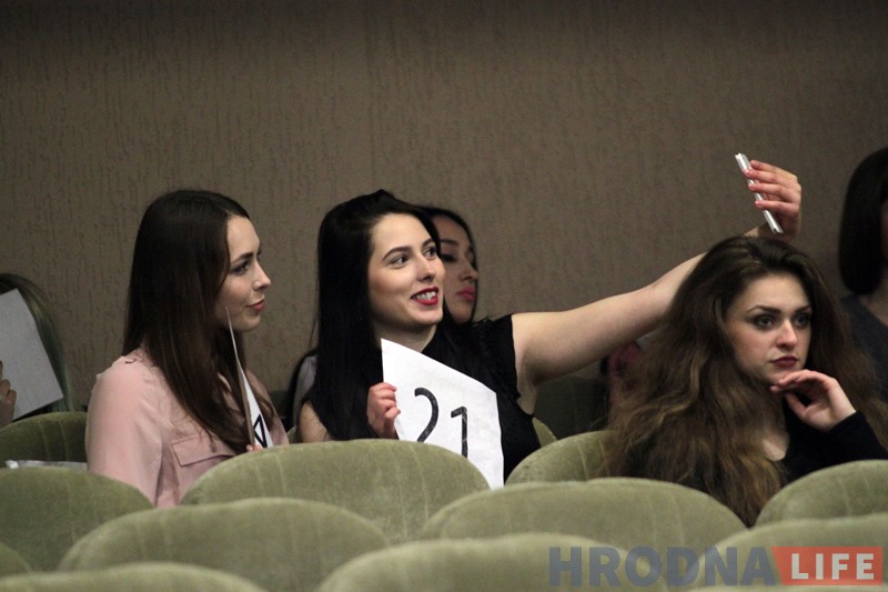 Прыгажуні ў сукенках і ў купальніках: кастынг “Міс Гродна-2017” прайшоў у Каледжы мастацтваў Прыгажуні ў сукенках і ў купальніках: кастынг “Міс Гродна-2017” прайшоў у Каледжы мастацтваў