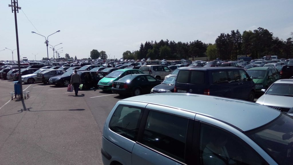 Паркоўка на рынку "Паўднёвы" з 16 мая стала бясплатнай для ўсіх наведвальнікаў