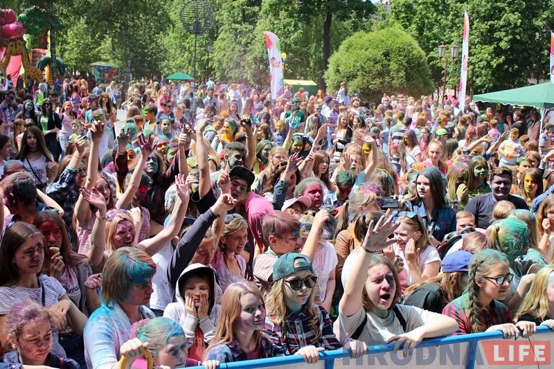У парку Жылібера праходзіць фестываль фарбаў ColorFest У парку Жылібера праходзіць фестываль фарбаў ColorFest
