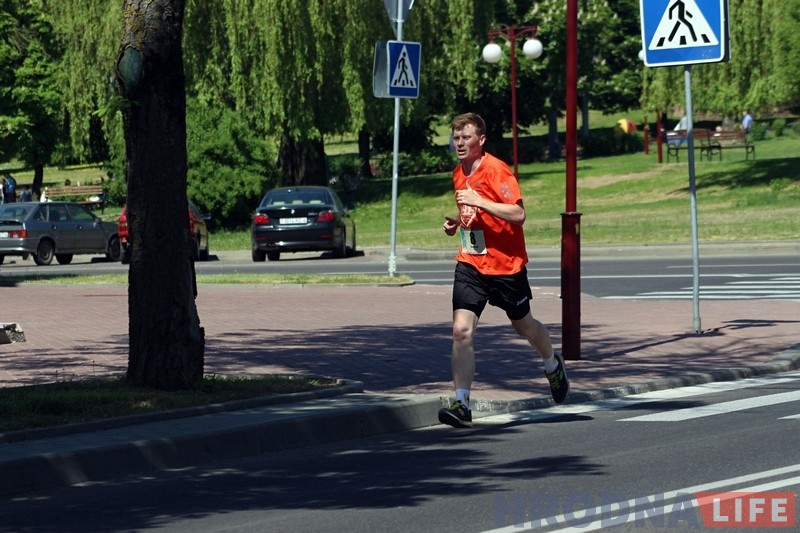 "Траса цяжкая - шмат уздымаў і пякучае сонца". Па вуліцах горада прайшоў забег "Гарадзенская вандроўка" "Траса цяжкая - шмат уздымаў і пякучае сонца". Па вуліцах горада прайшоў забег "Гарадзенская вандроўка"