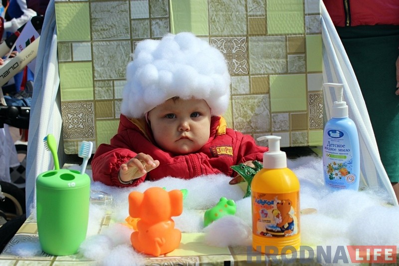 Ад Майдадыра да піратаў: у Гродне прайшоў трэці парад дзіцячых вазкоў Ад Майдадыра да піратаў: у Гродне прайшоў трэці парад дзіцячых вазкоў