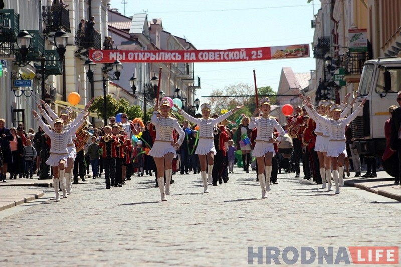 Ад Майдадыра да піратаў: у Гродне прайшоў трэці парад дзіцячых вазкоў Ад Майдадыра да піратаў: у Гродне прайшоў трэці парад дзіцячых вазкоў