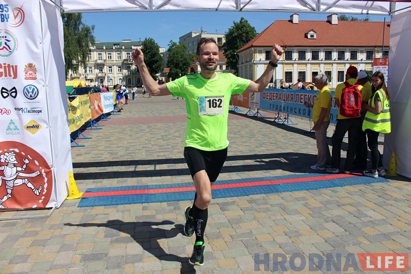 "Траса цяжкая - шмат уздымаў і пякучае сонца". Па вуліцах горада прайшоў забег "Гарадзенская вандроўка" "Траса цяжкая - шмат уздымаў і пякучае сонца". Па вуліцах горада прайшоў забег "Гарадзенская вандроўка"