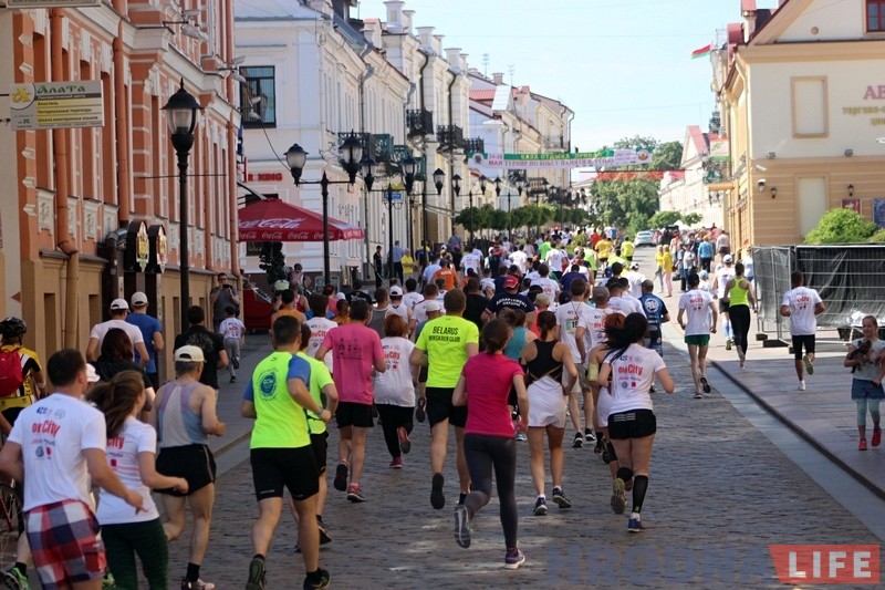 "Траса цяжкая - шмат уздымаў і пякучае сонца". Па вуліцах горада прайшоў забег "Гарадзенская вандроўка" "Траса цяжкая - шмат уздымаў і пякучае сонца". Па вуліцах горада прайшоў забег "Гарадзенская вандроўка"