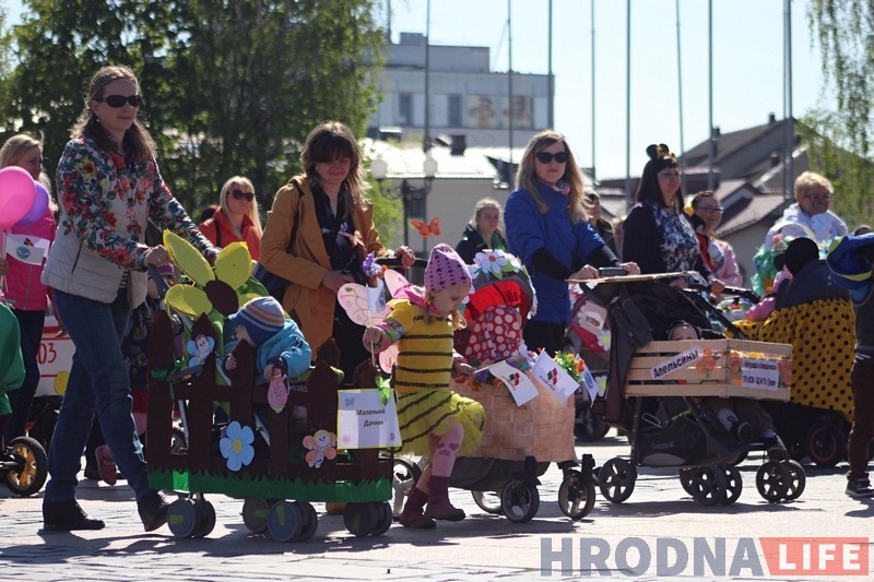 Ад Майдадыра да піратаў: у Гродне прайшоў трэці парад дзіцячых вазкоў Ад Майдадыра да піратаў: у Гродне прайшоў трэці парад дзіцячых вазкоў