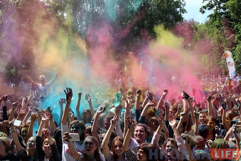 У парку Жылібера праходзіць фестываль фарбаў ColorFest У парку Жылібера праходзіць фестываль фарбаў ColorFest