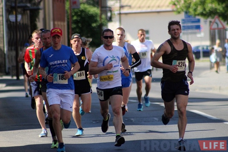 "Траса цяжкая - шмат уздымаў і пякучае сонца". Па вуліцах горада прайшоў забег "Гарадзенская вандроўка" "Траса цяжкая - шмат уздымаў і пякучае сонца". Па вуліцах горада прайшоў забег "Гарадзенская вандроўка"