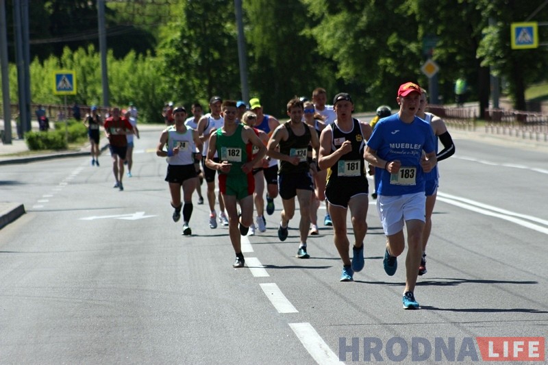"Траса цяжкая - шмат уздымаў і пякучае сонца". Па вуліцах горада прайшоў забег "Гарадзенская вандроўка" "Траса цяжкая - шмат уздымаў і пякучае сонца". Па вуліцах горада прайшоў забег "Гарадзенская вандроўка"
