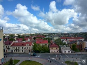Сонечныя панэлі на дахах Альшанкі: як у Гродне можна паменшыць шкодныя выкіды