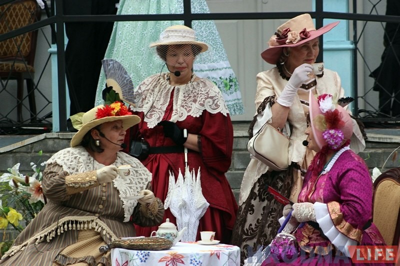 Летні баль прайшоў каля дома Ажэшкі ў Гродне Летні баль прайшоў каля дома Ажэшкі ў Гродне