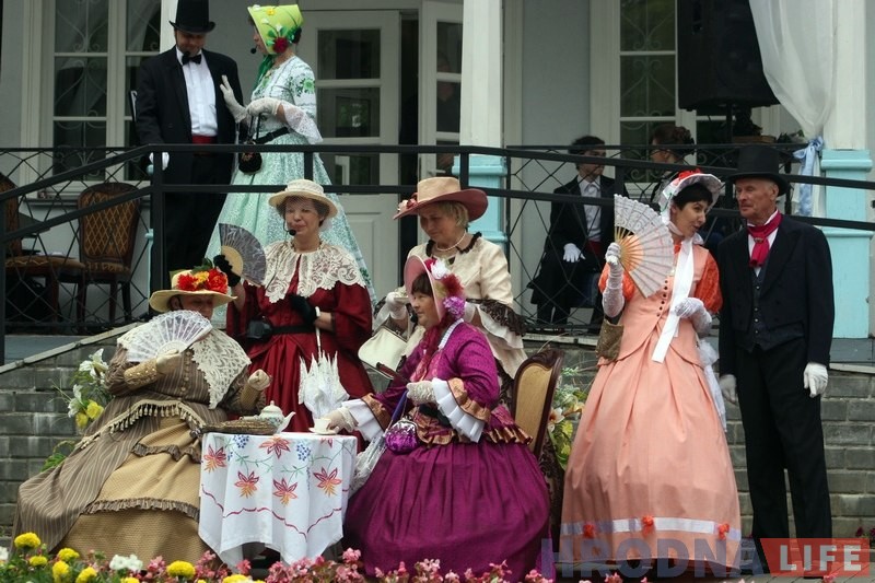 Летні баль прайшоў каля дома Ажэшкі ў Гродне Летні баль прайшоў каля дома Ажэшкі ў Гродне