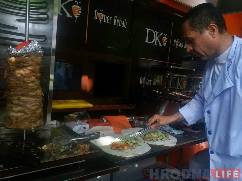 На Ажэшкі адкрылі другі ў Гродне Döner-Kebab
