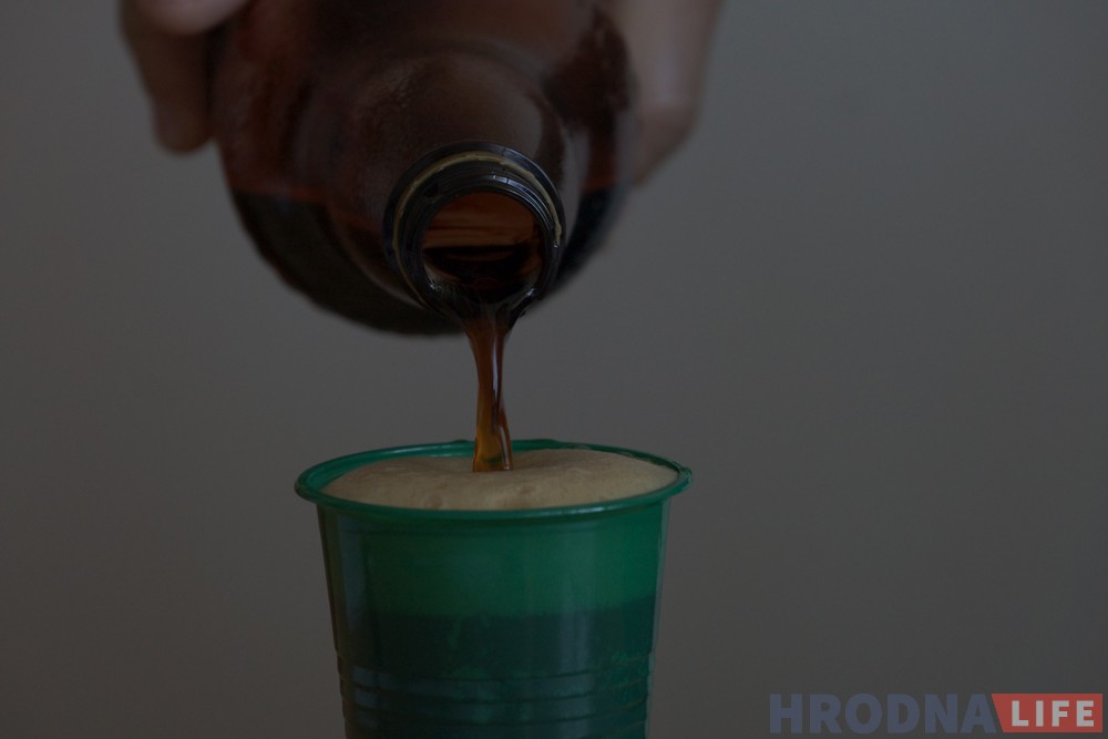 Колькі квасу трэба выпіць, каб ап'янець? Судмедэксперт ставіць вопыты на сабе