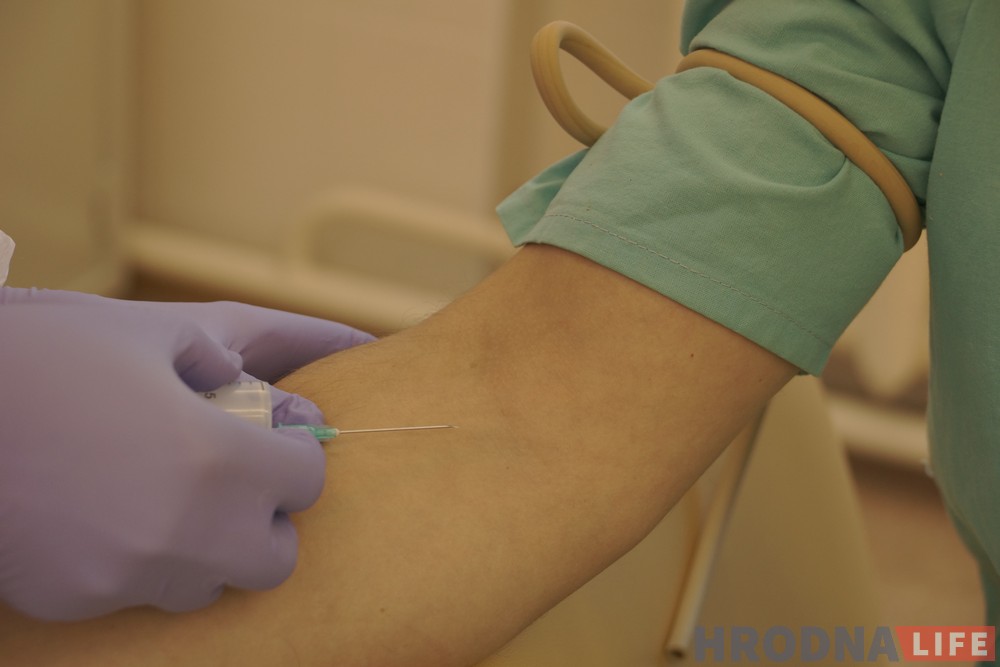 Колькі квасу трэба выпіць, каб ап'янець? Судмедэксперт ставіць вопыты на сабе