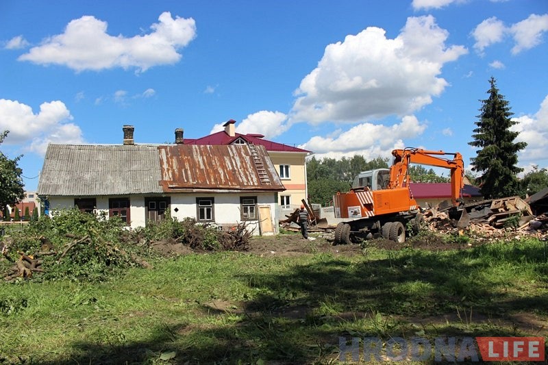 Меркаванае месца закапанага нямецкага БТРа на Валковіча правераць, калі там не будзе сетак і кабелёў