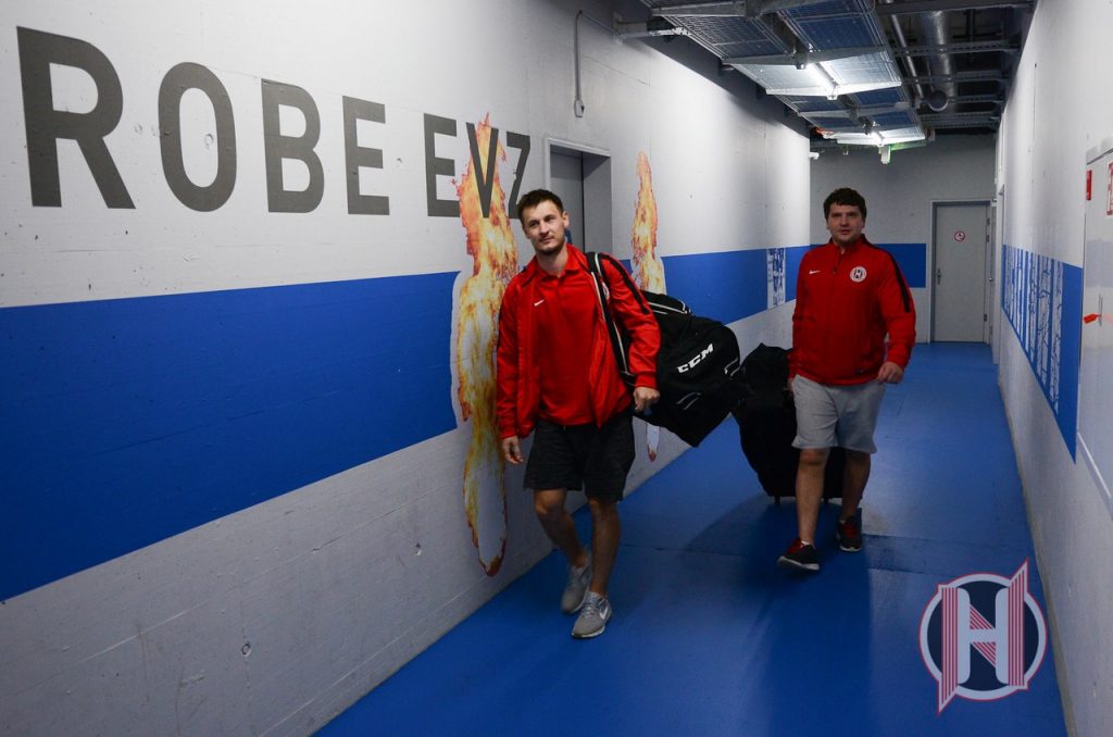 Ліга Чэмпіёнаў: "Нёман" і заўзятары прыляцелі ў Швейцарыю і рыхтуюцца да матчу з "Цугам"