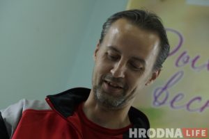 Ваўкі і калабкі Юрыя Азукі. Гродзенскі мастак-аэрограф расказаў аб сваёй творчасці