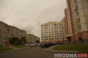 Шлагбаўм для шматпавярховіка – можна ці не. У Гродне ідзе грамадскае абмеркаванне пытання