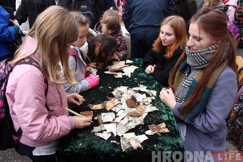 Ад самаробных кніг да друкарскага станка: у Гродне ўпершыню прайшоў фестываль кнігі Ад самаробных кніг да друкарскага станка: у Гродне ўпершыню прайшоў фестываль кнігі