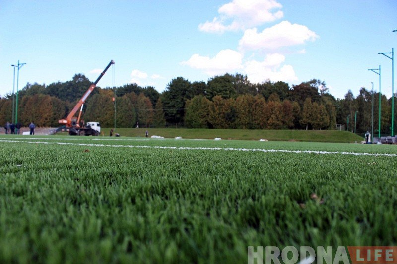 Новае футбольнае поле са штучным пакрыццём адкрыюць у кастрычніку ў Каложскім парку Новае футбольнае поле са штучным пакрыццём адкрыюць у кастрычніку ў Каложскім парку