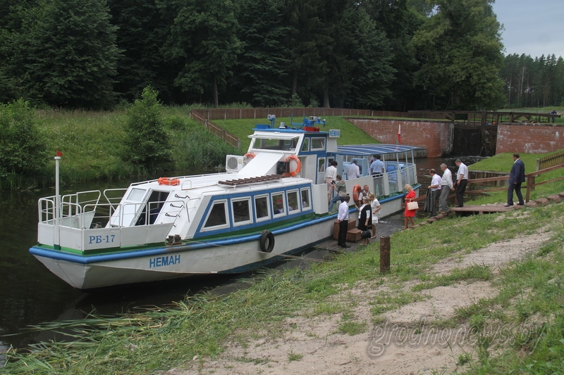 Міні-круізы без візы. Сезон-2017 стаў рэкордным па колькасці турыстаў для  цеплахода "Нёман" на Аўгустоўскім канале