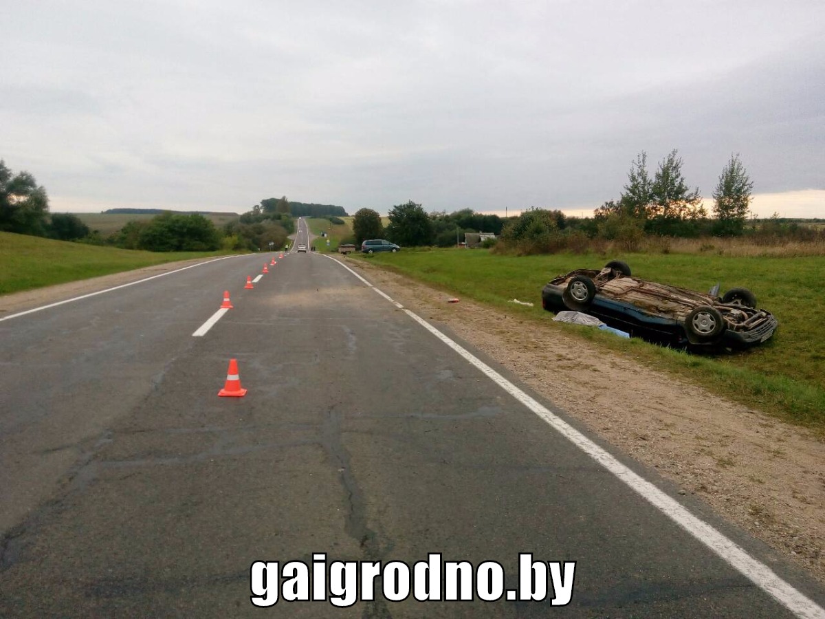 Вадзіцель загінуў, пасажыраў уратавалі рамяні. Пад Ваўкавыскам здарылася аварыя