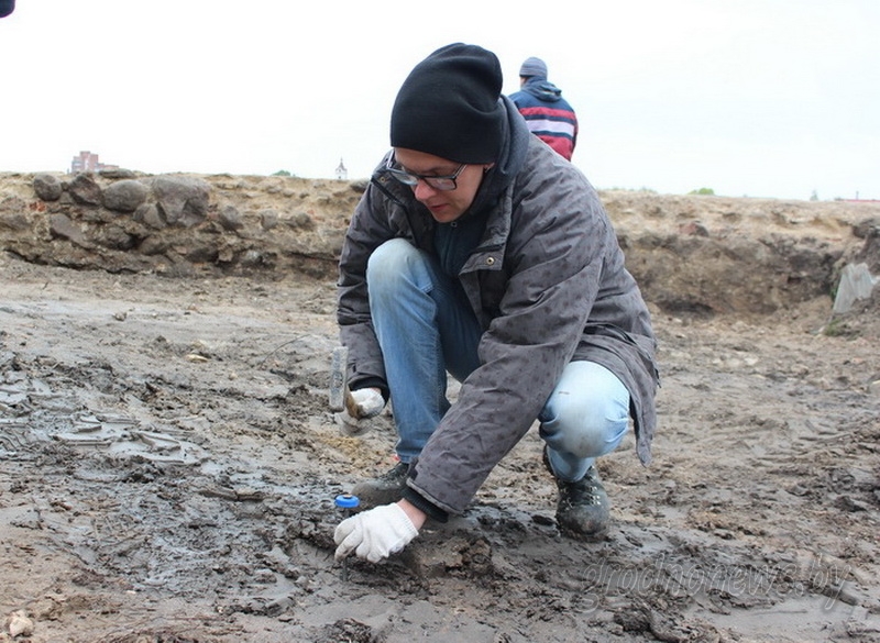 Ля сцен Старога замка пачалі працаваць археолагі