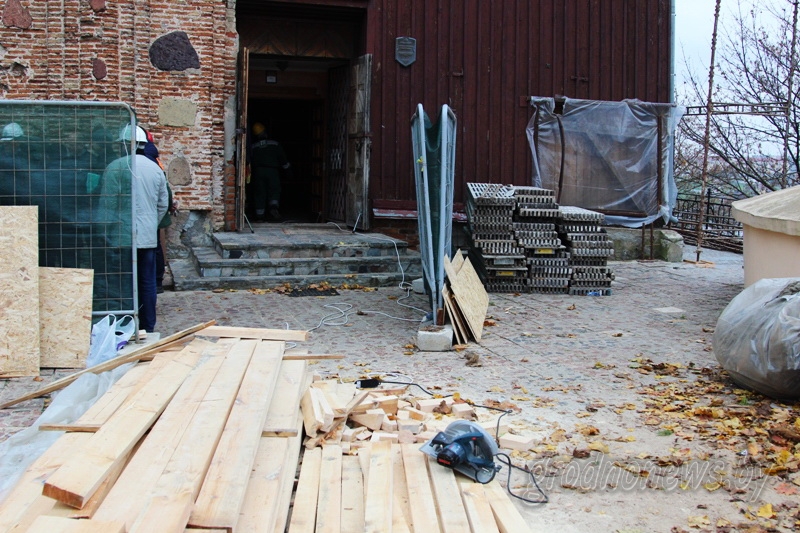 Пабудавалі часовую сцяну і прыпадымуць дах: у Каложскай царкве працягваюцца рамонтныя работы
