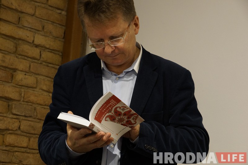 Хапун пад знічкамі з Вінцуком Вячоркам. ТОП-5 беларусізмаў, капец як цяжкіх для перакладу на рускую