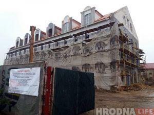 "Хацелі зрабіць будынак прывабным". Аднавіліся працы на будаўніцтве новай гасцініцы Станіслава Сямашкі