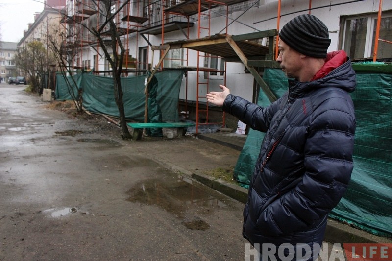 "Залівае пры кожным дажджы". Жыхары вуліцы Гогаля занепакоеныя, што ў час капрамонту ім не зробяць ліўнёўку