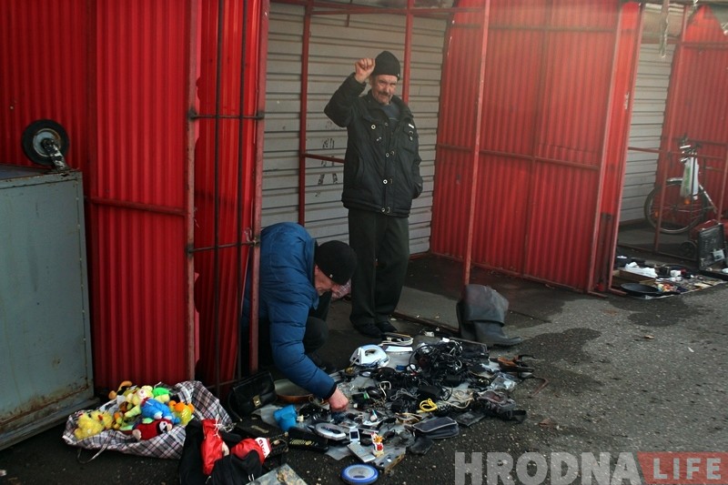 На Скідзельскім рынку "металістаў" пасадзілі за прылаўкі