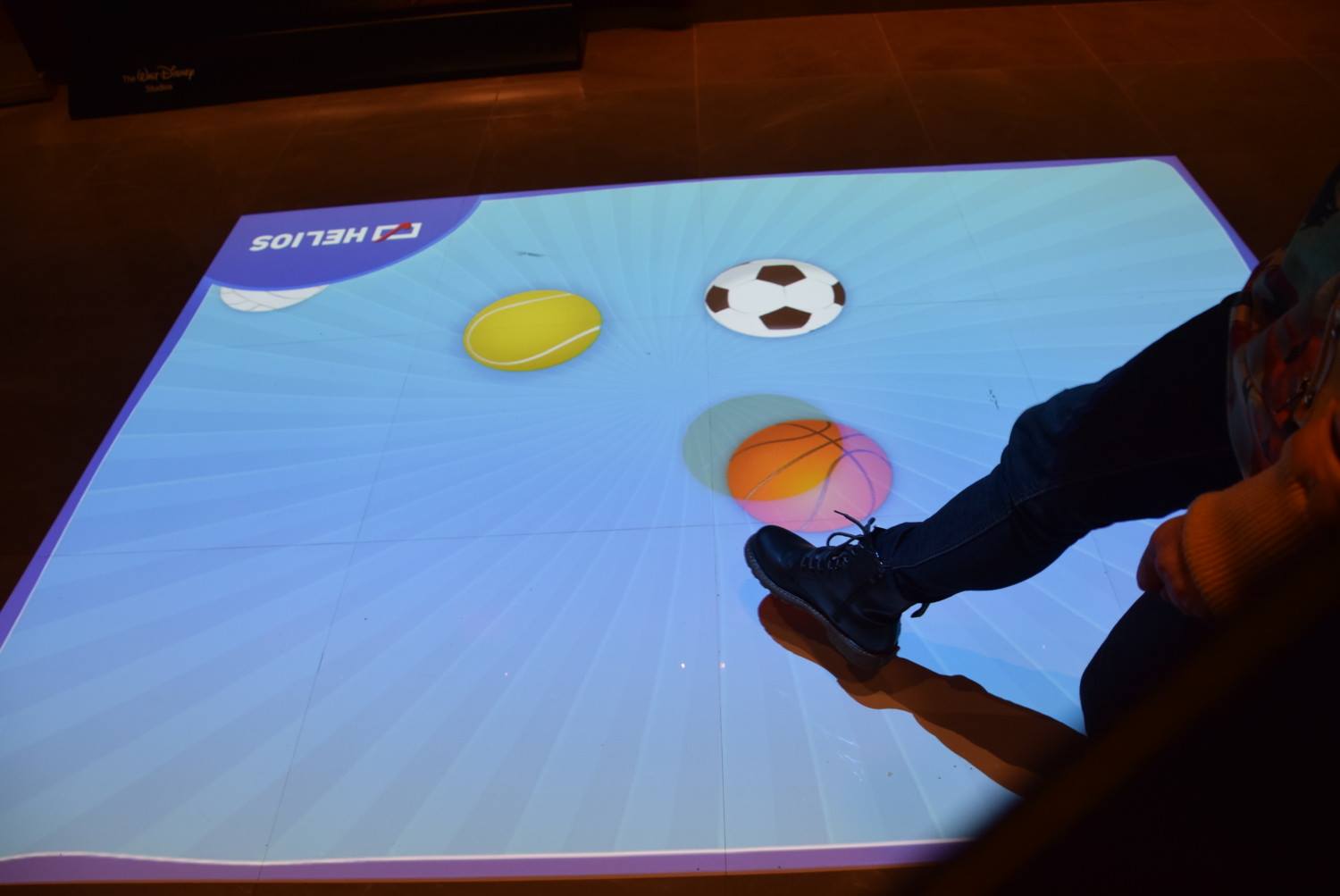 Інтэрактыўныя экраны і падлога: як выглядае круты кінатэатр у Беластоку (у Гродне такога няма) Інтэрактыўныя экраны і падлога: як выглядае круты кінатэатр у Беластоку (у Гродне такога няма)