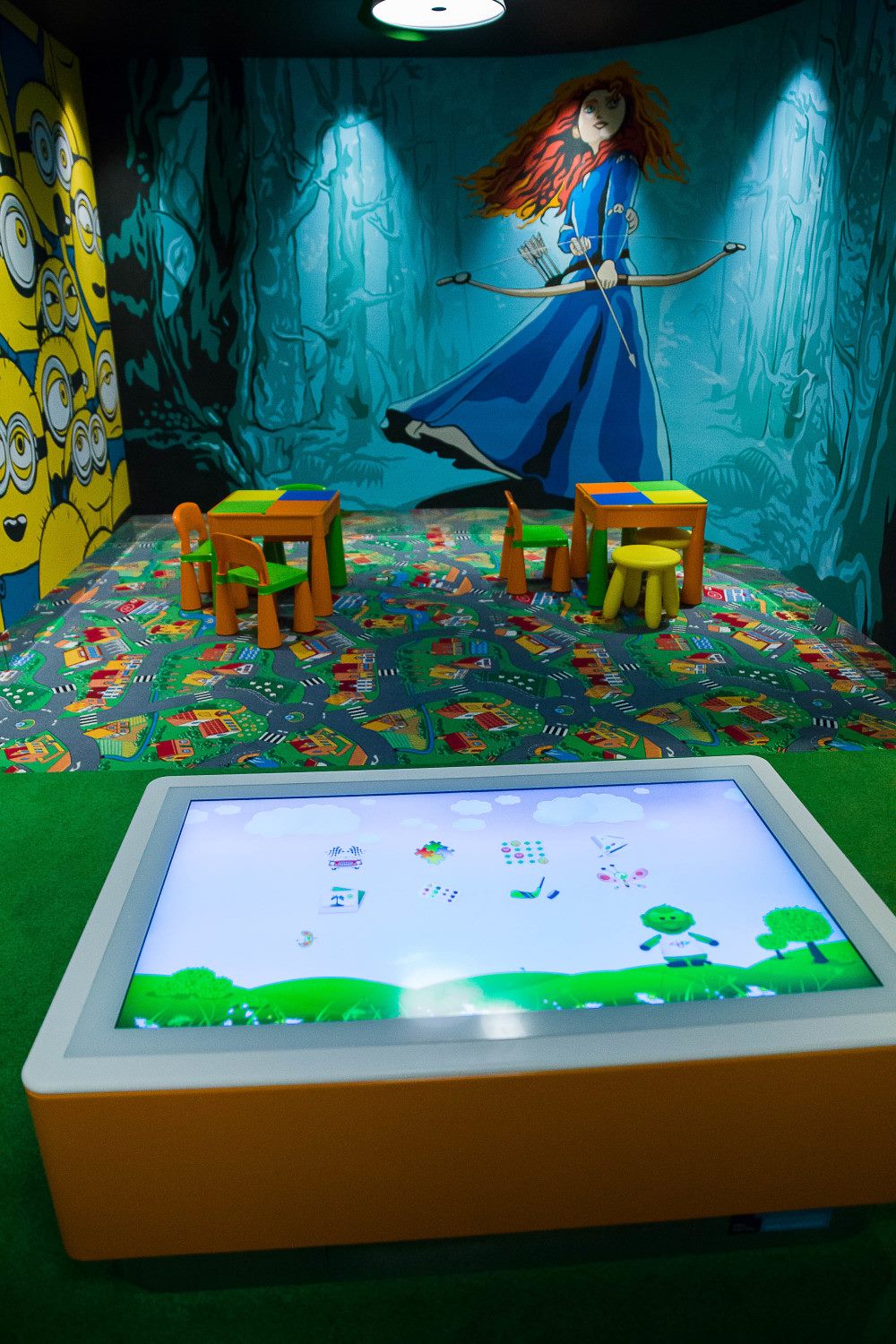 Інтэрактыўныя экраны і падлога: як выглядае круты кінатэатр у Беластоку (у Гродне такога няма) Інтэрактыўныя экраны і падлога: як выглядае круты кінатэатр у Беластоку (у Гродне такога няма)