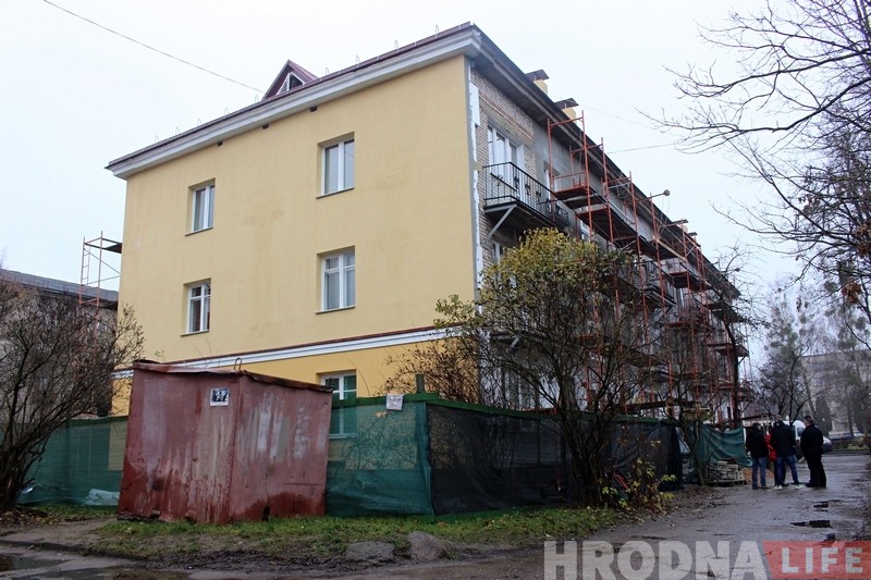 "Залівае пры кожным дажджы". Жыхары вуліцы Гогаля занепакоеныя, што ў час капрамонту ім не зробяць ліўнёўку