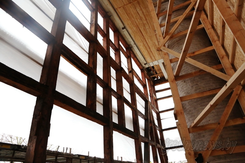 Стена Коложи будет цвета Umbro. Как идет ремонт в старинной церкви