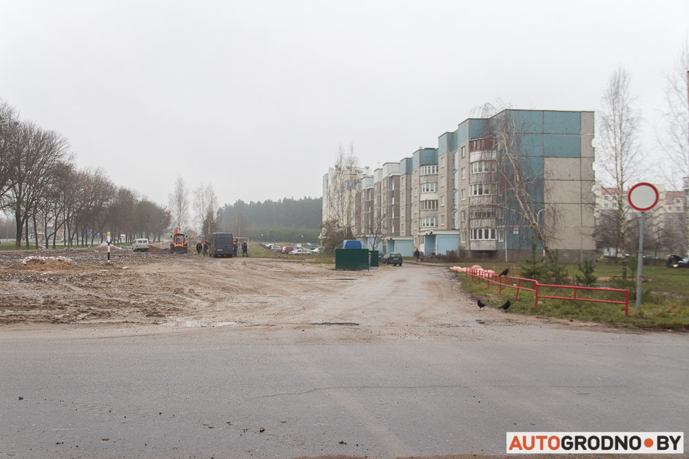 "Посмотрите, что здесь происходит". Индурское шоссе реконструировали, а прилегающие территории?