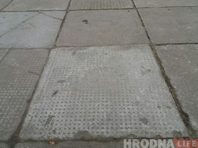 Апошні напамін пра сям'ю Фрэйдовiчаў: у музей Паруліса прынеслі рэдкія тратуарныя пліты