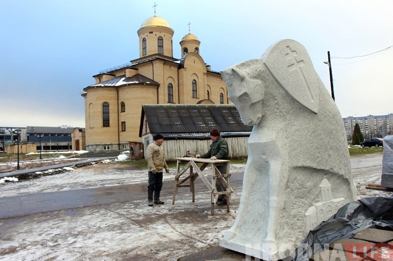 Помнік Давыду Гарадзенскаму даставілі ў Гродна Помнік Давыду Гарадзенскаму даставілі ў Гродна