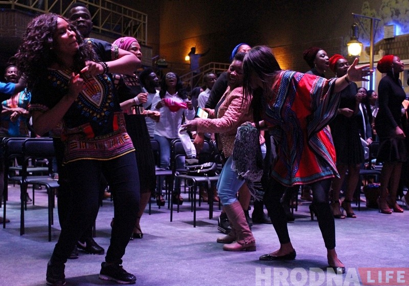 "Праслаўляем Бога танцамі і музыкай". Афрыканскія студэнты з усёй Беларусі сабраліся ў Гродне "Праслаўляем Бога танцамі і музыкай". Афрыканскія студэнты з усёй Беларусі сабраліся ў Гродне