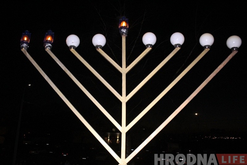 У Гродне запалілі першыя ханукальныя свечы. Упершыню гэта зрабіў малады прадстаўнік абшчыны